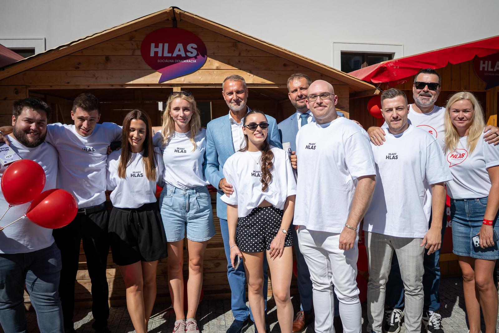 Mladý HLAS – tím pri stánku